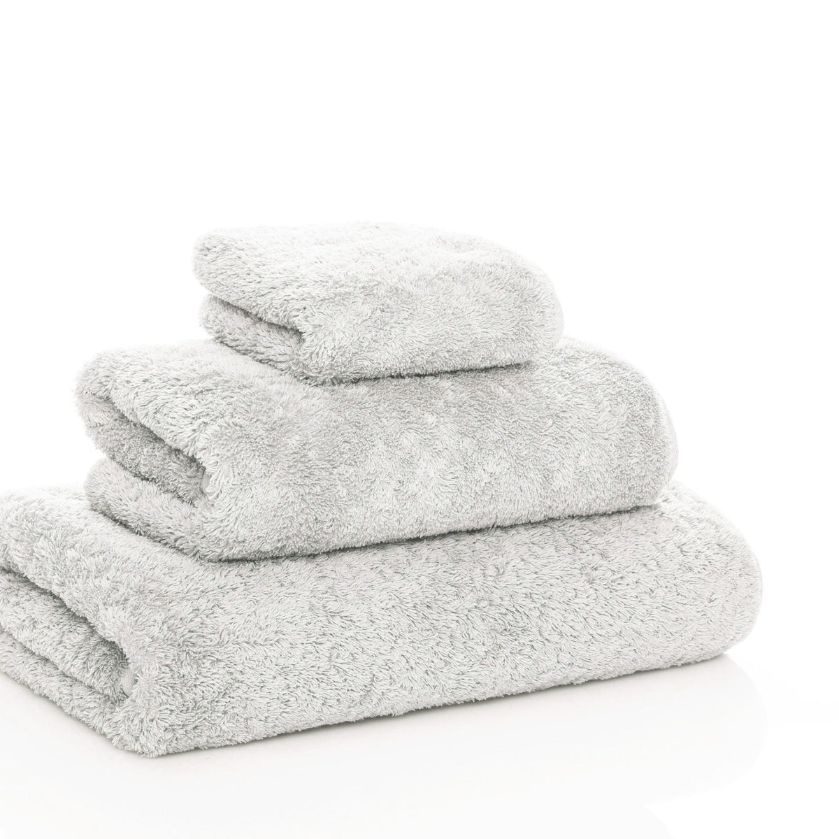 https://flandb.com/cdn/shop/products/Graccioza-Egoist-Bath-Towels-Cloud-2_1200x.jpg?v=1682505007