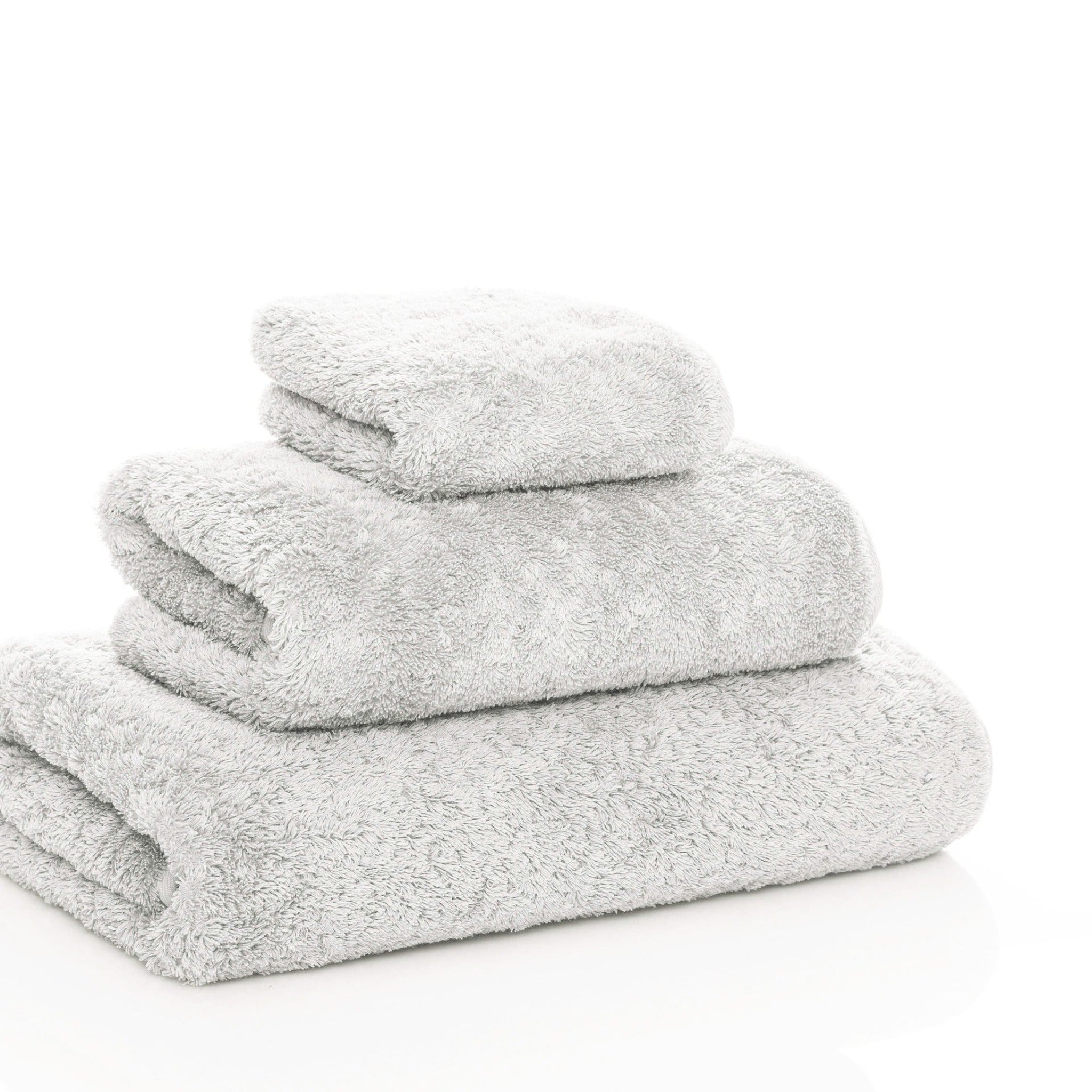 https://flandb.com/cdn/shop/products/Graccioza-Egoist-Bath-Towels-Cloud-2_5000x.jpg?v=1682505007