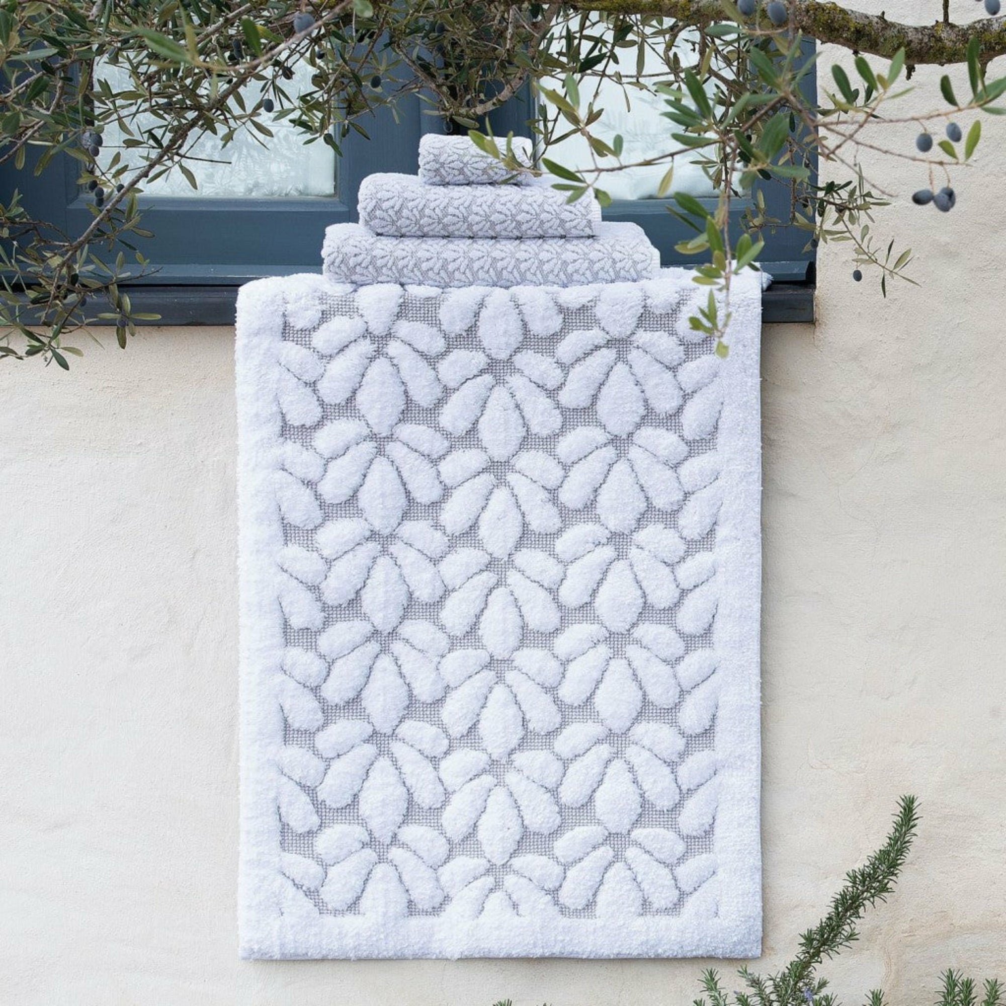 Graccioza Grace Bath Rug Main Fine Linens