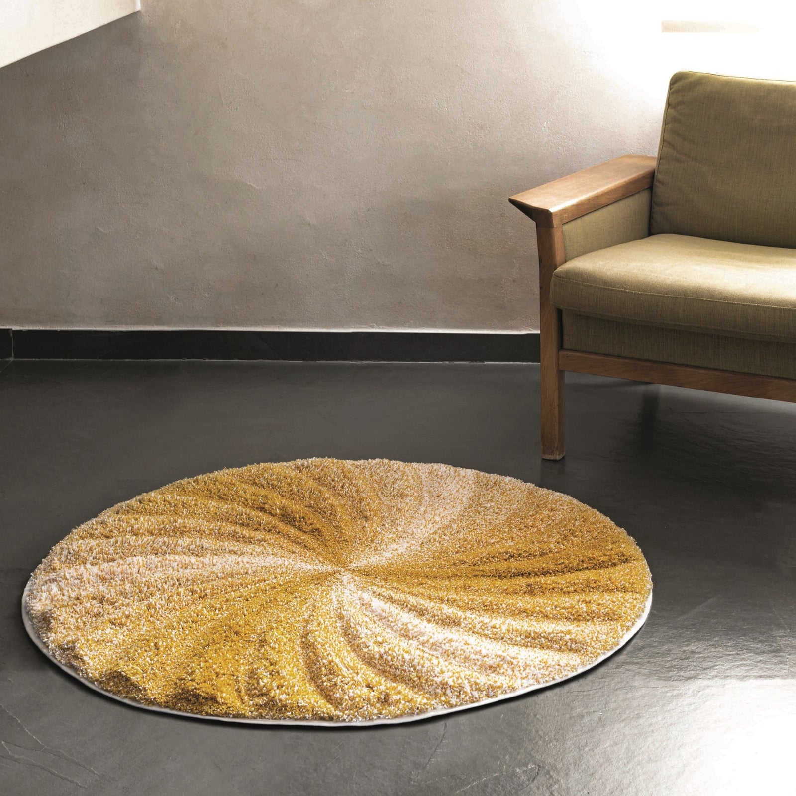 Lifestyle Image of Graccioza Seashell Bath Rug