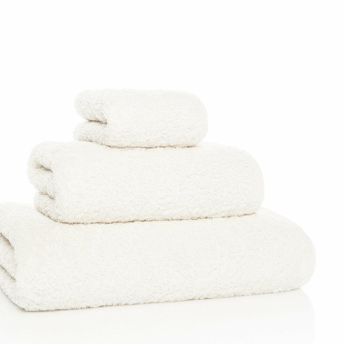 Graccioza Egoist Bath Towels Stack Snow Fine Linens