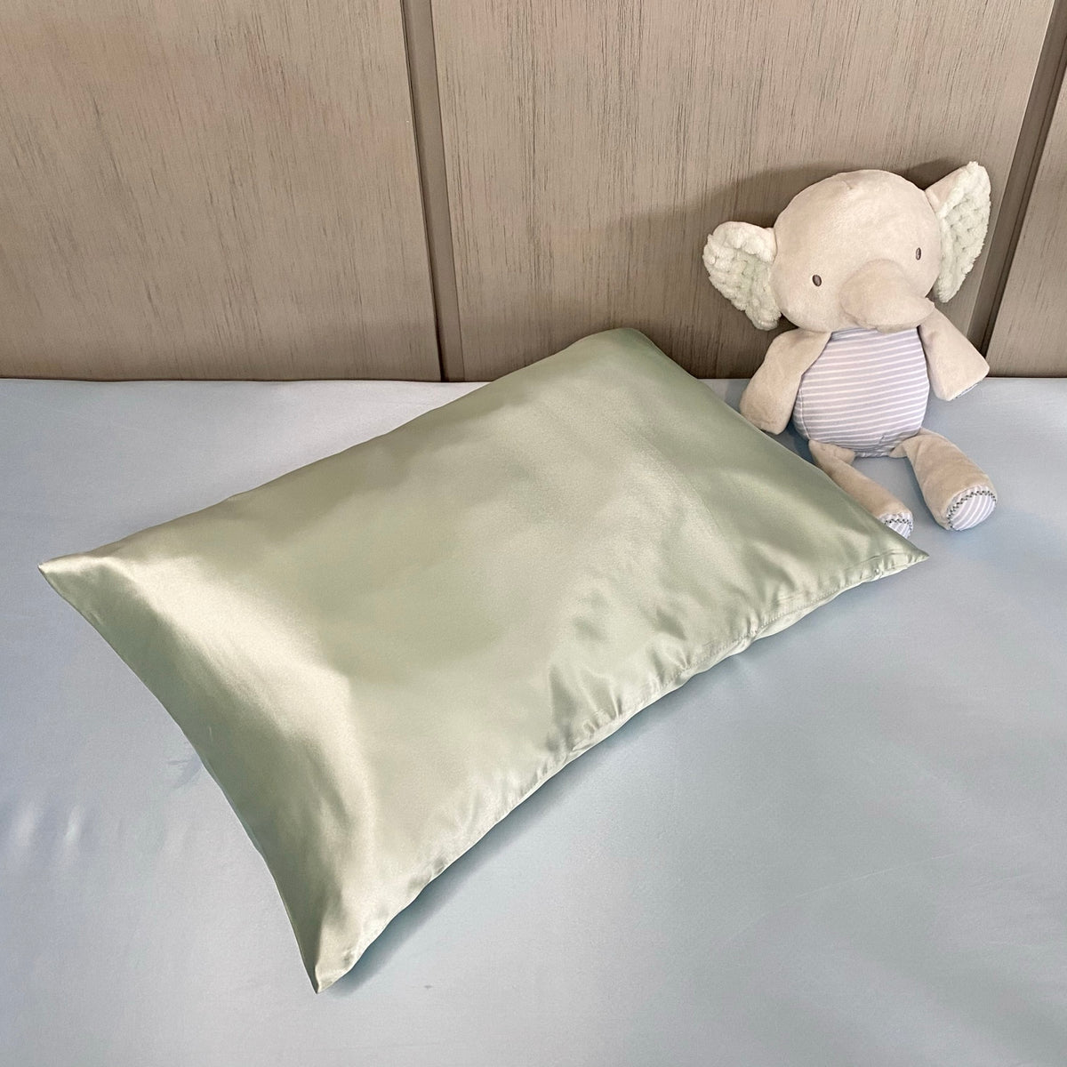 Mulberry Park Pure 19 Momme Silk Toddler Pillowcase - Goodnight Green