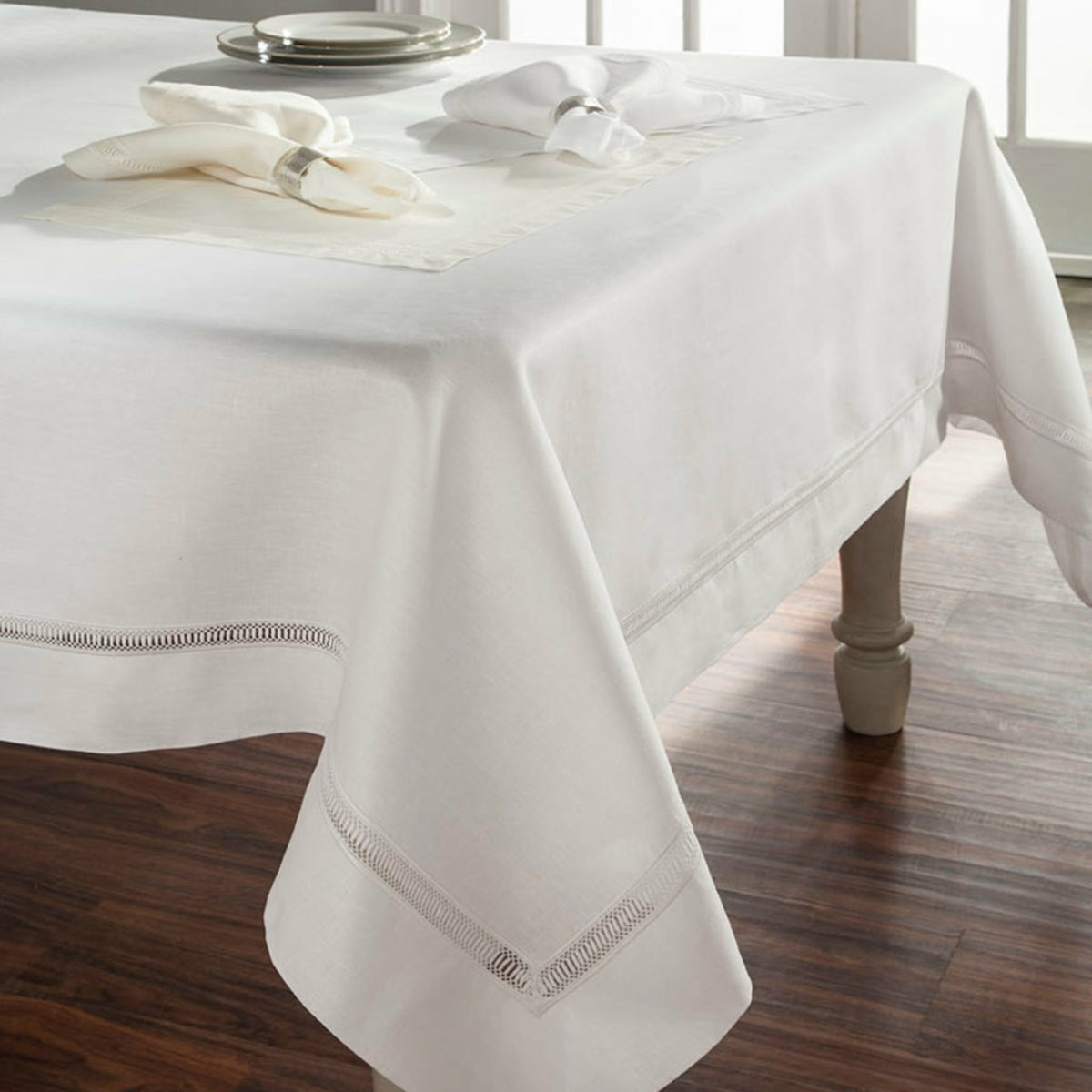 Home Treasures Doric Table Fine Linens White Fine Linens