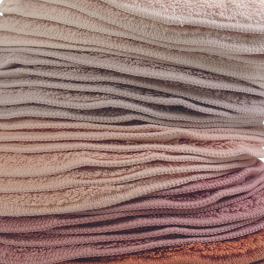 Abyss Legend Guest Towel Sets Lifestyle Red/Nude Fine Linens