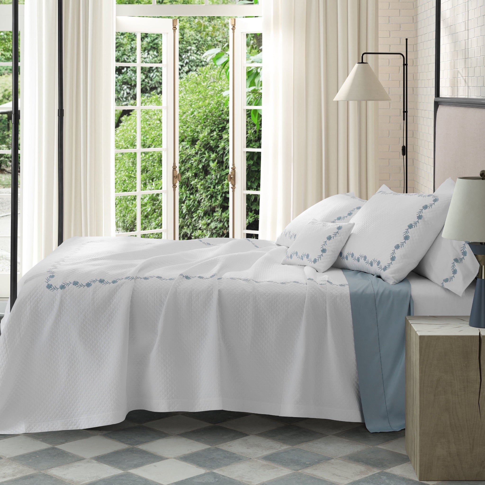 https://flandb.com/cdn/shop/products/Matouk-Daphne-Matelasse-Bedding-Swatch-Fine-Linens-Main_5000x.jpg?v=1668519614