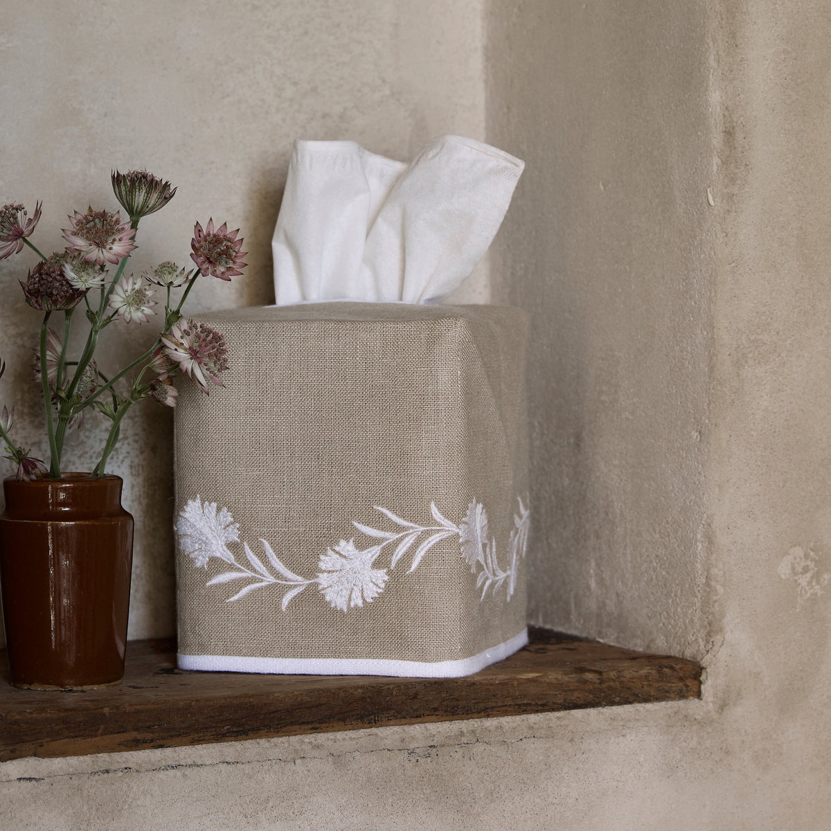 Matouk Daphne Tissue Box Cover - Oat / White