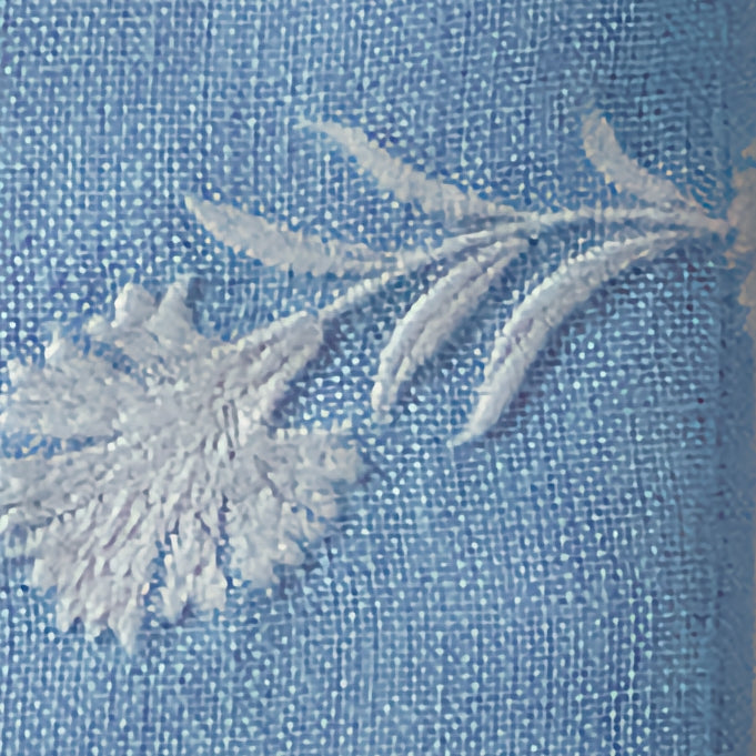 Matouk Daphne Tissue Box Cover Fine Linen - Azure / White