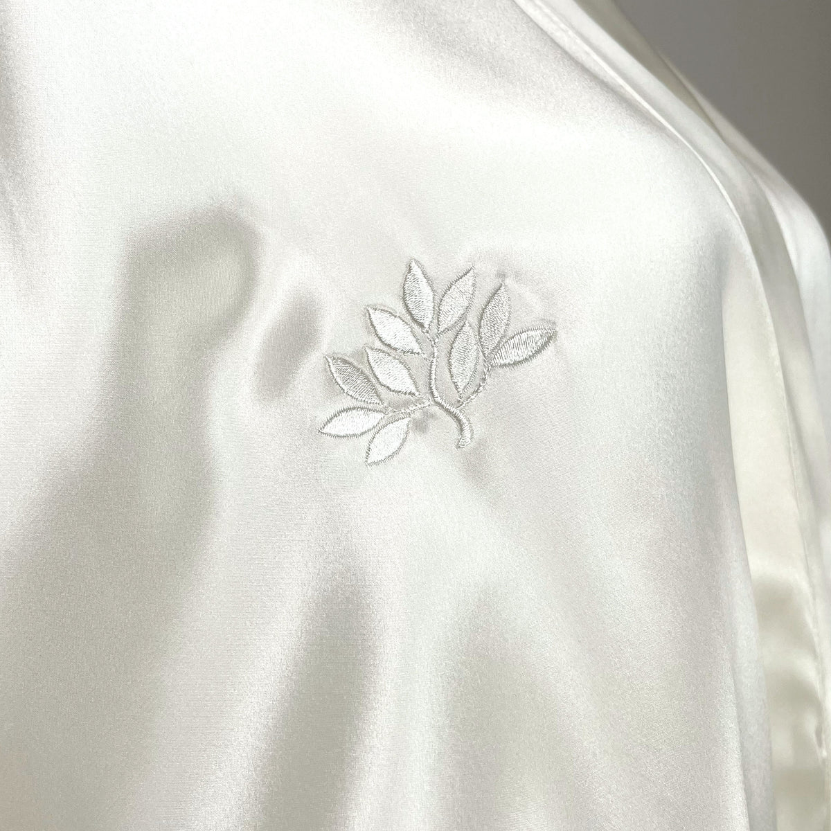 Mulberry Park Silks 100% Pure Silk Robe Embroidered Ivory Fine Linens