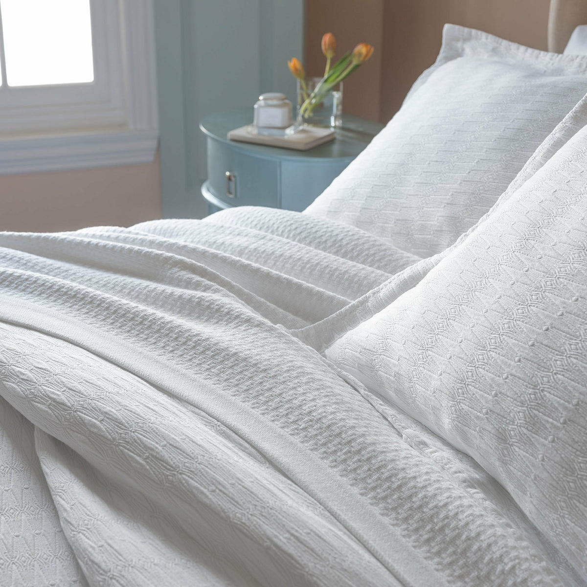 Peacock Alley Newport Blankets Lifestyle White Fine Linens