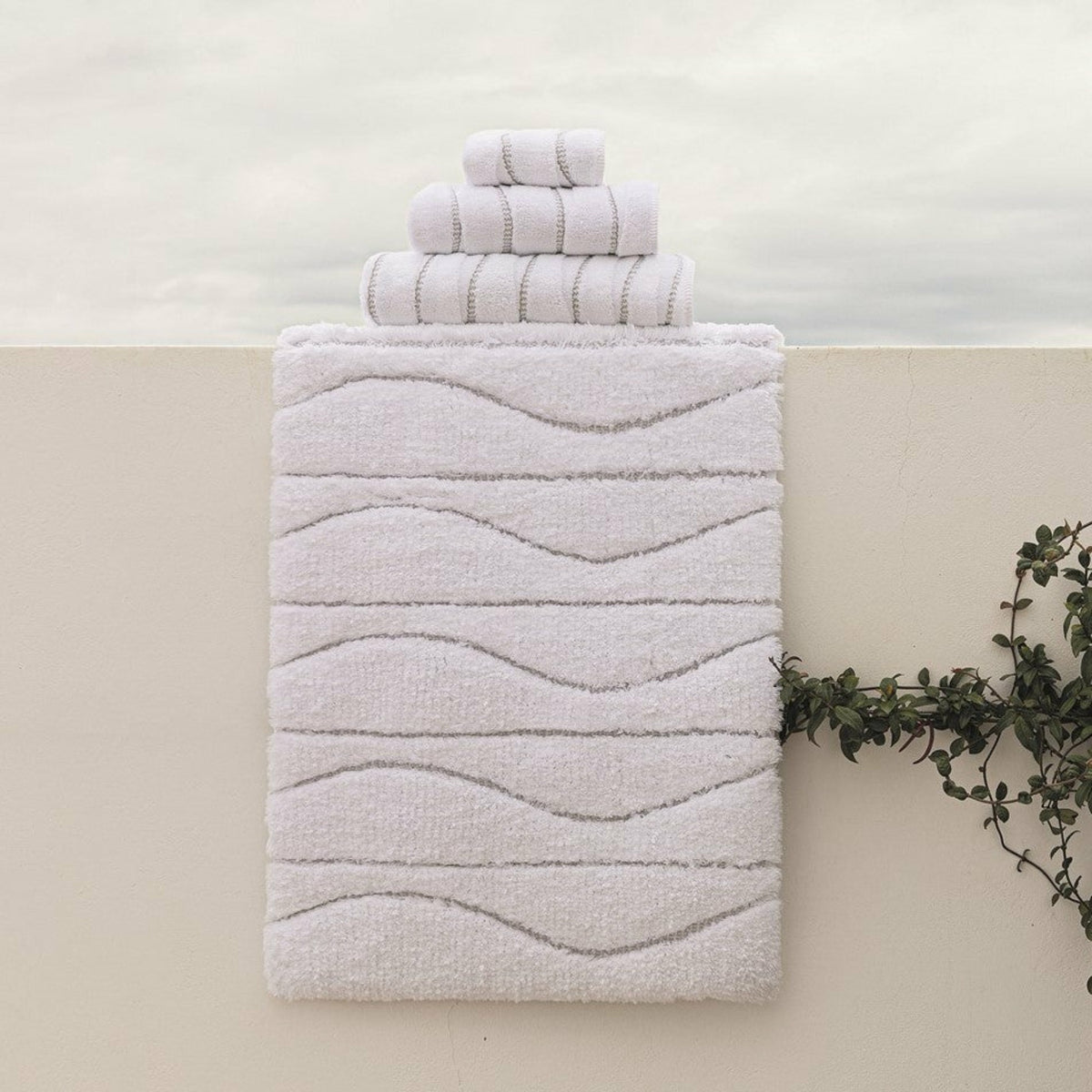 Graccioza Opera Bath Towels and Rugs Main White Fine Linens