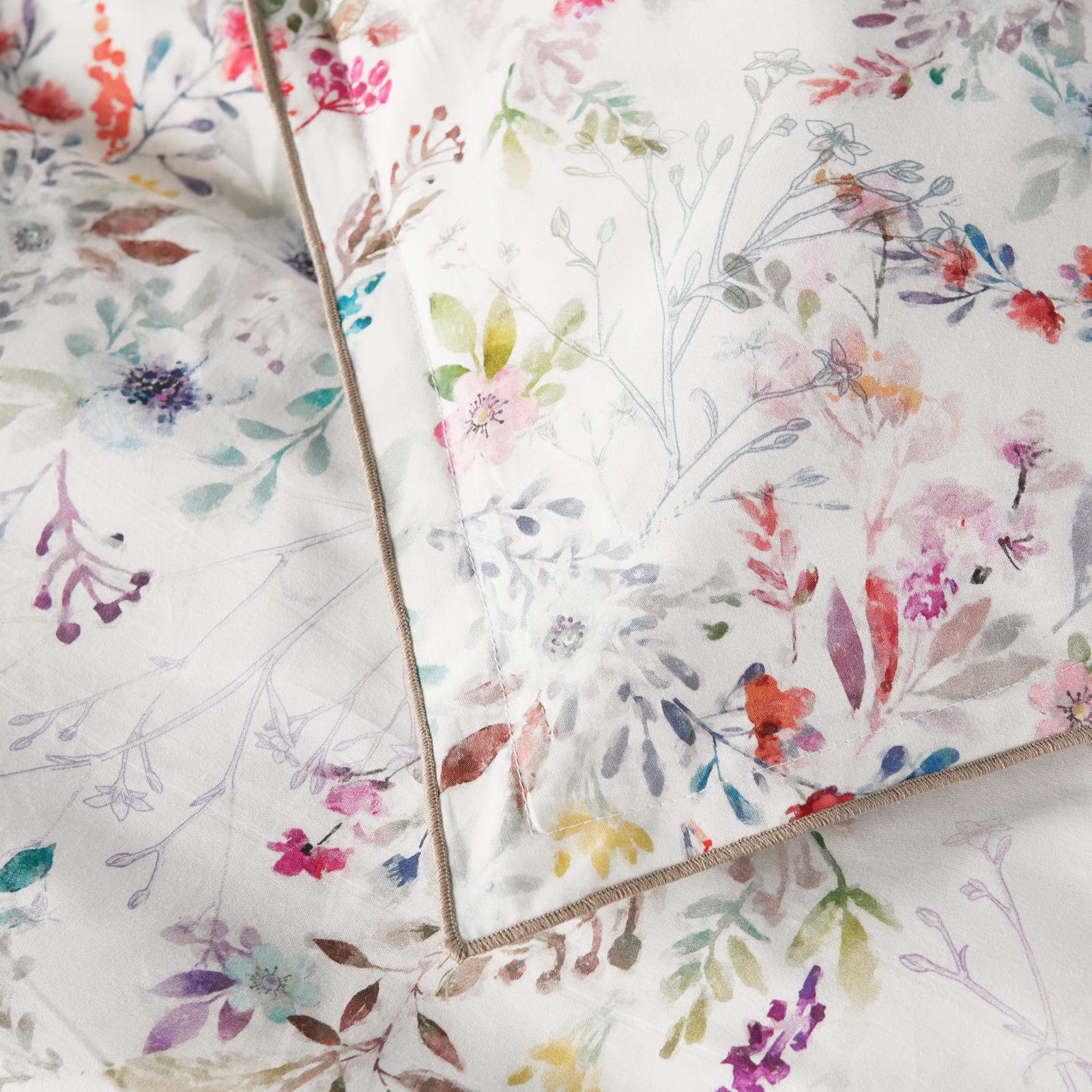 Full Bedding Dressed in Peacock Alley Chloe Collection in Color Floral