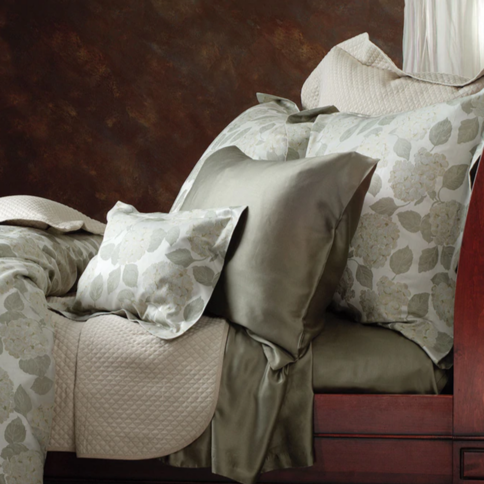 SDH Hydrangea Bedding Main Oyster Fine Linens