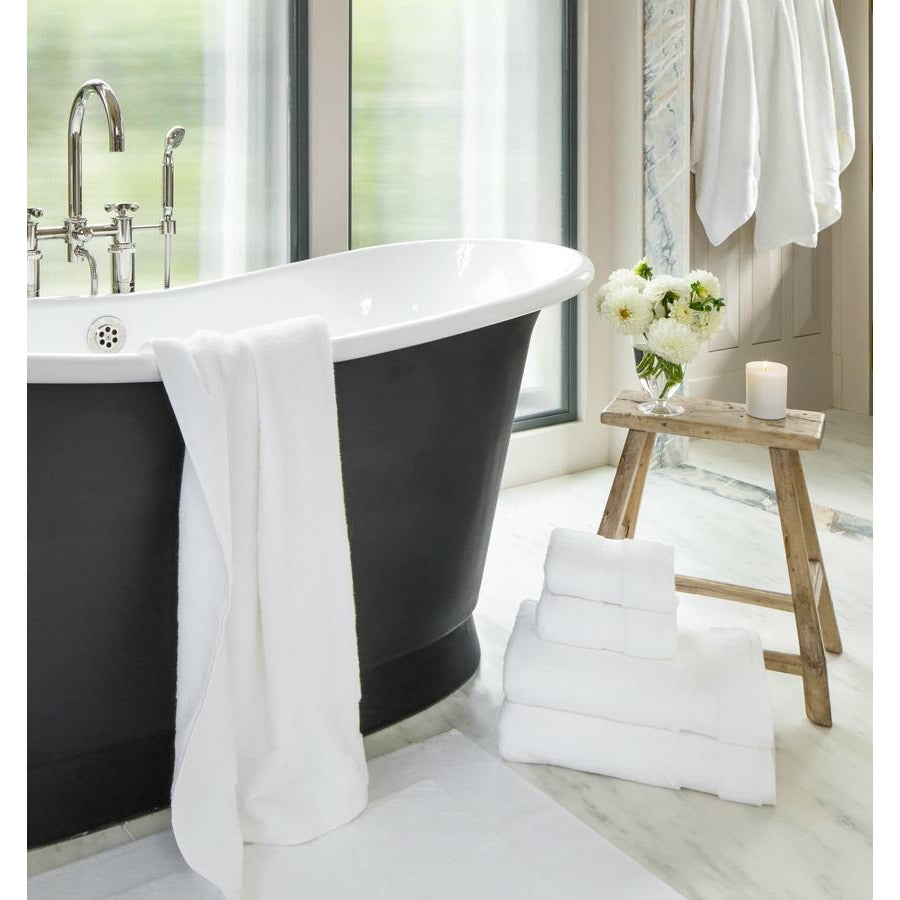 1pc Plain Flower Detail Bath Towel Or Towel, Minimalist Fabric Bath Towel  Or Towel For Home