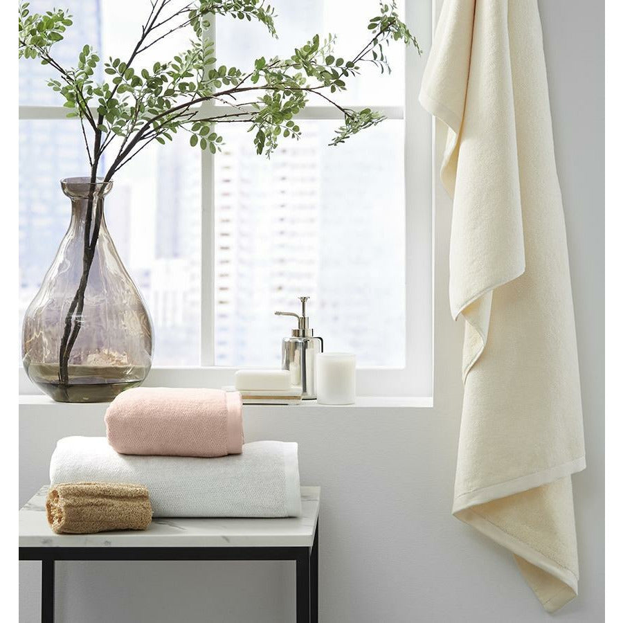 https://flandb.com/cdn/shop/products/Sferra-Canedo-Towels-Lifestyle_f50443bb-cc96-46a5-9b29-8e4fbdf48b4e_5000x.jpg?v=1673538258