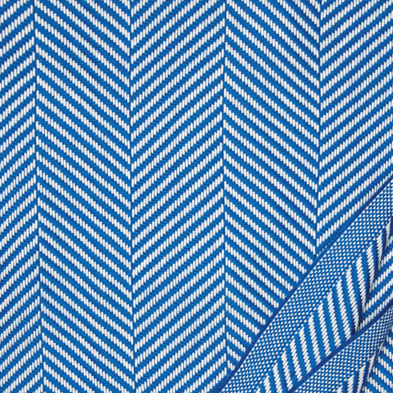 Silo of Sferra Costa Throws Ocean Color