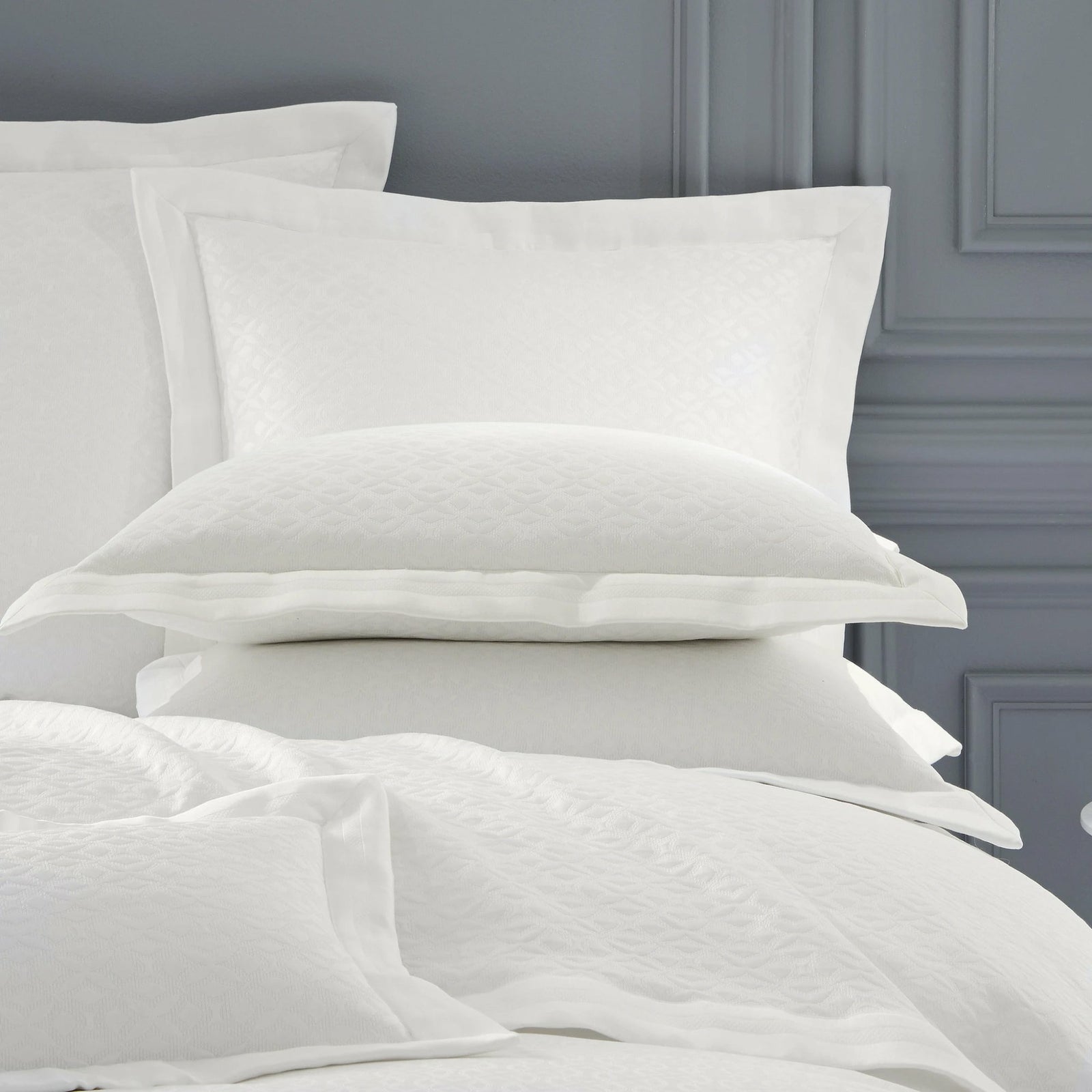 Sferra Giza 45 Quattro Bedding Main Ivory Fine Linens