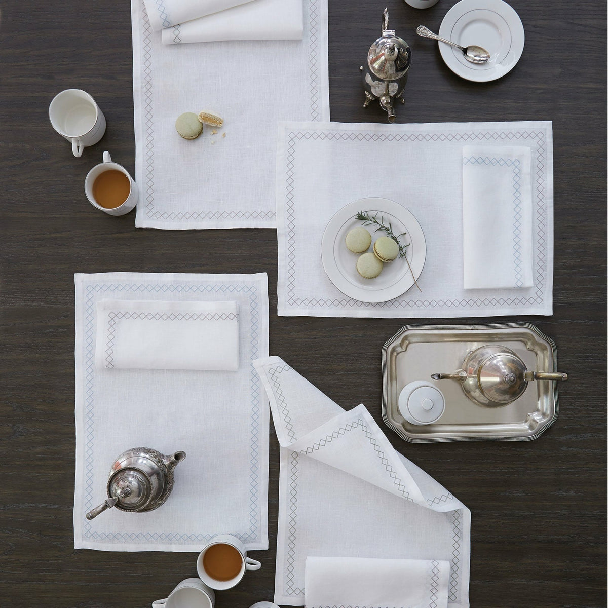 Sferra Perry Table Linens Lifestyle White/Putty Fine Linens