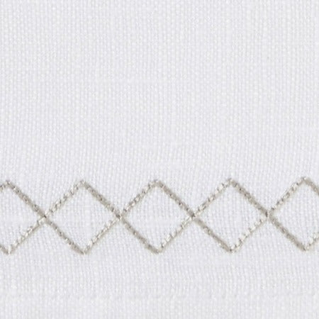 Sferra Perry Table Linens Lifestyle White/Putty Fine Linens