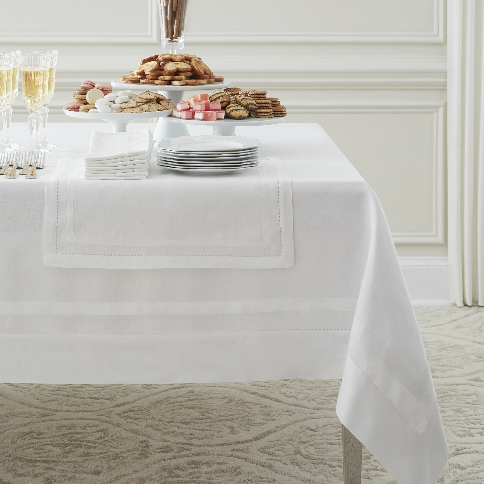 Sferra Tipton Table Linens Main White/White Fine Linens