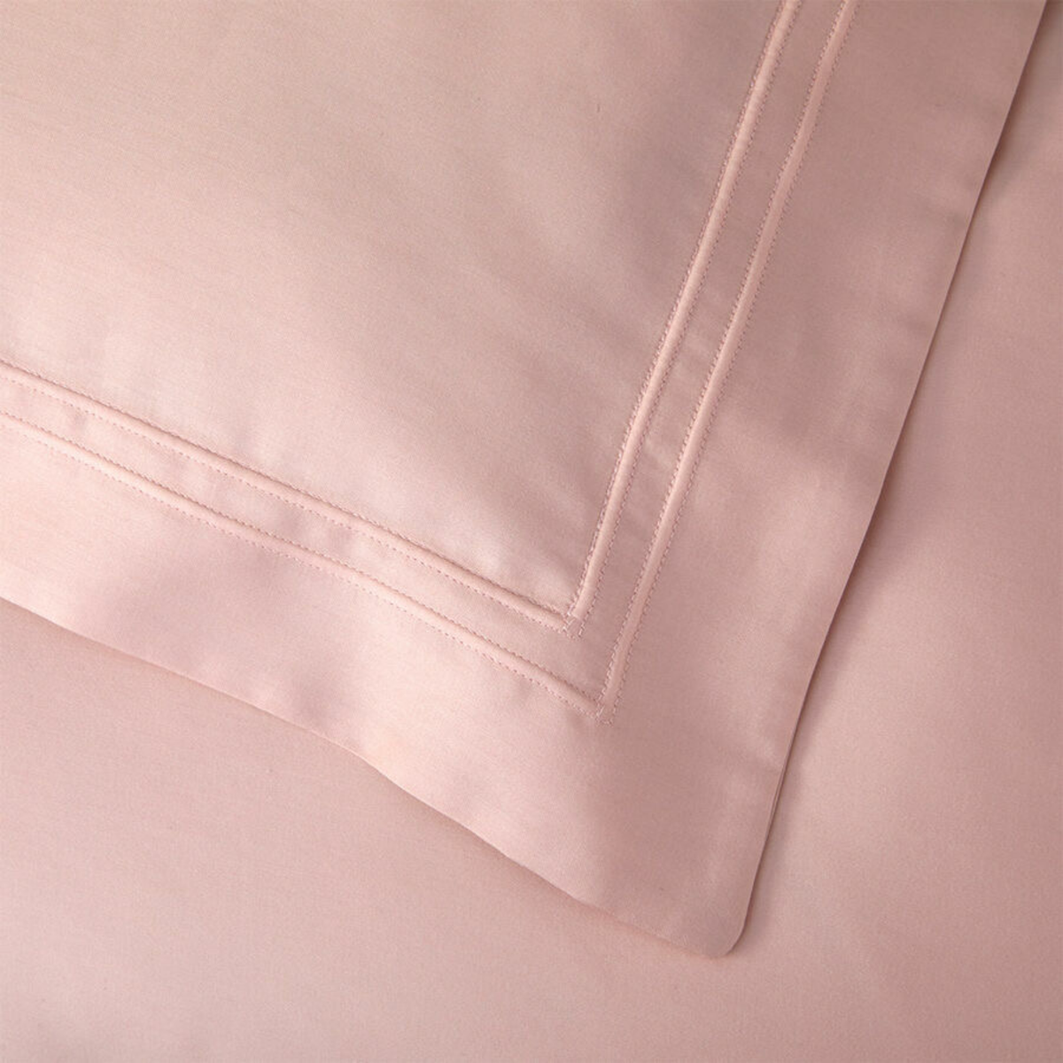 Fabric Closeup of Yves Delorme Triomphe Bedding in Poudre Color