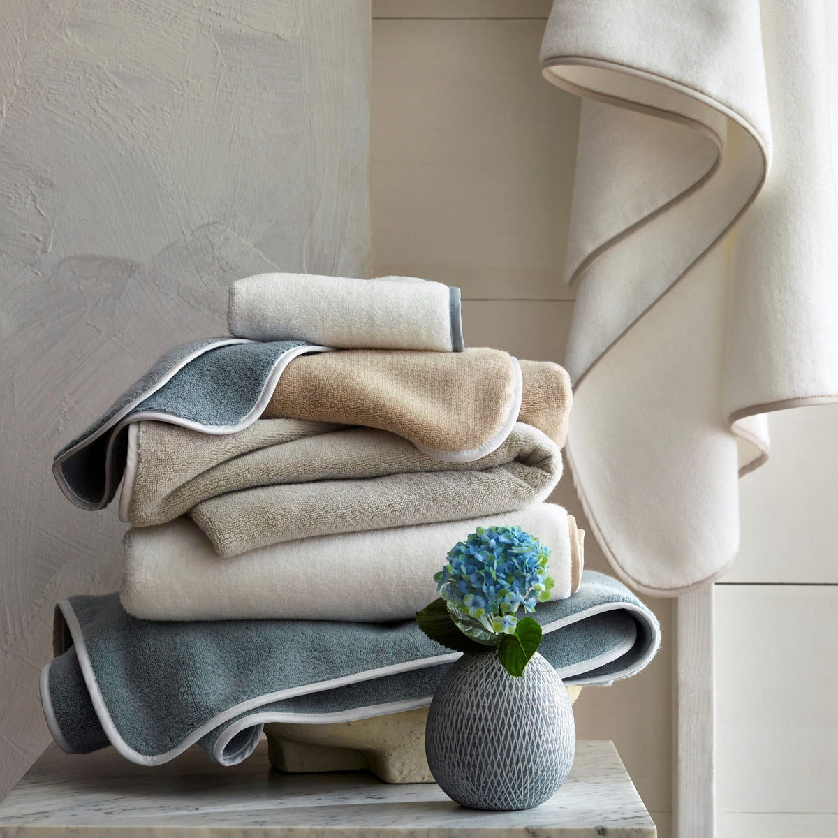 Home Treasures Bodrum Bath Towel Main White/Slate Blue Fine Linens