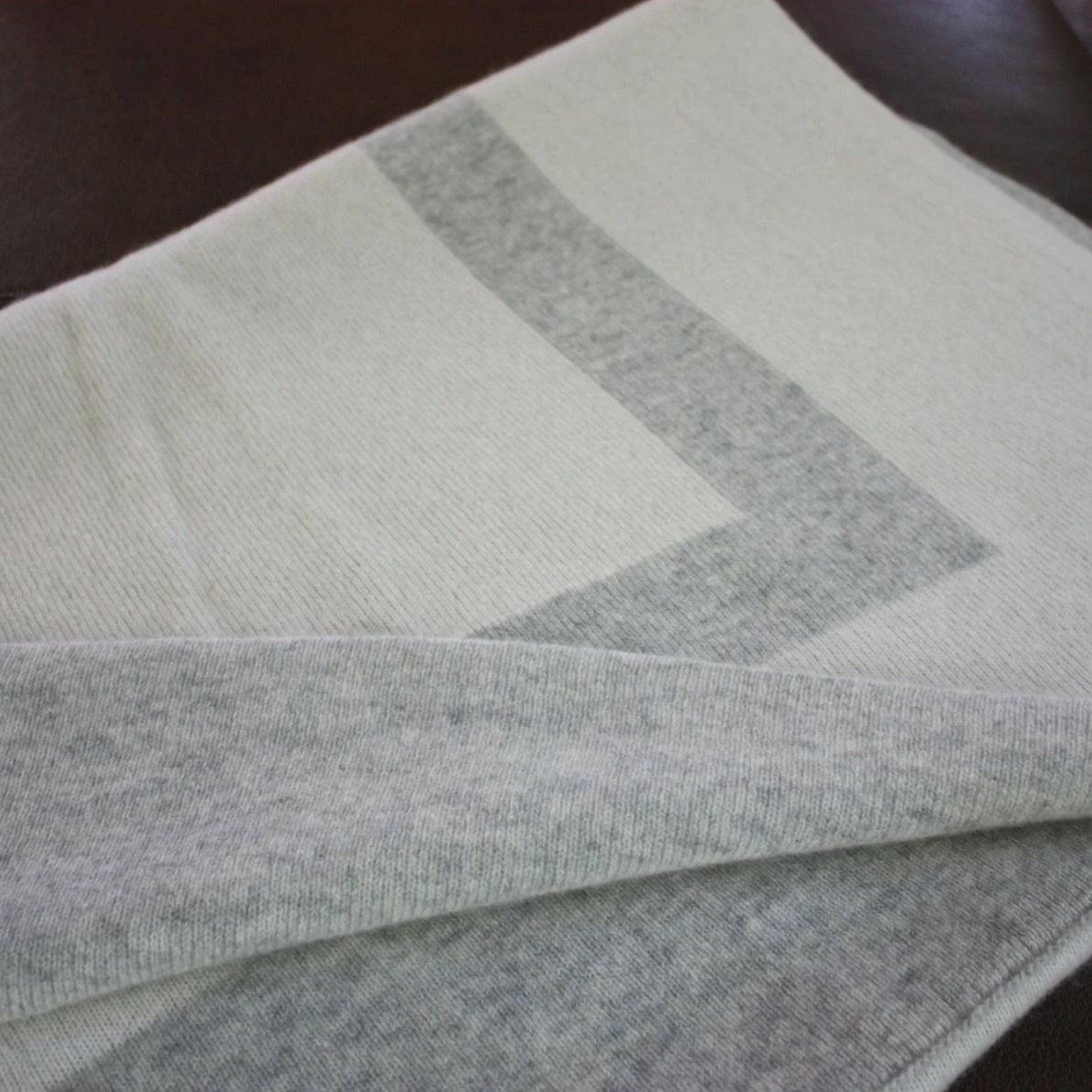 Alashan 100% Cashmere Homestead Throw - Ash/White