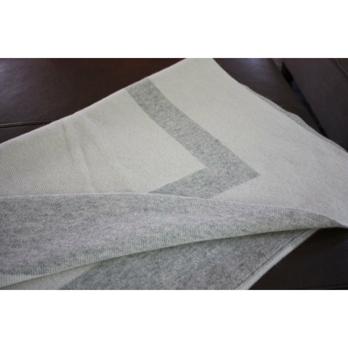 Alashan 100% Cashmere Homestead Throw - Ash/White