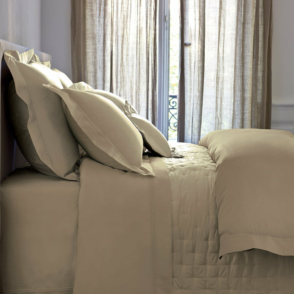 Yves Delorme Triomphe Bedding Lifestyle Pierre Fine Linens